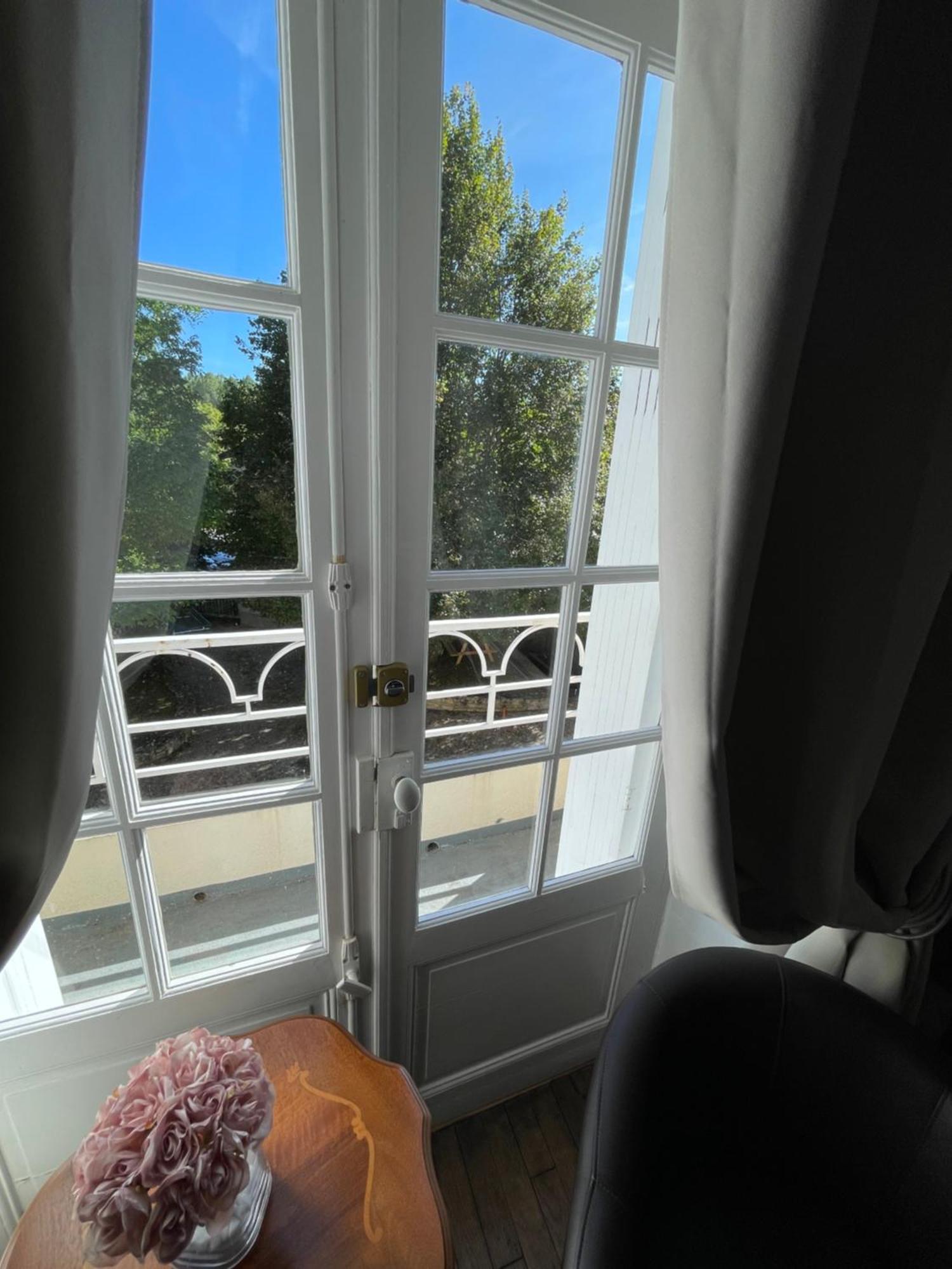 Vue Du Chateau D'Excideuil En Chambres エクステリア 写真