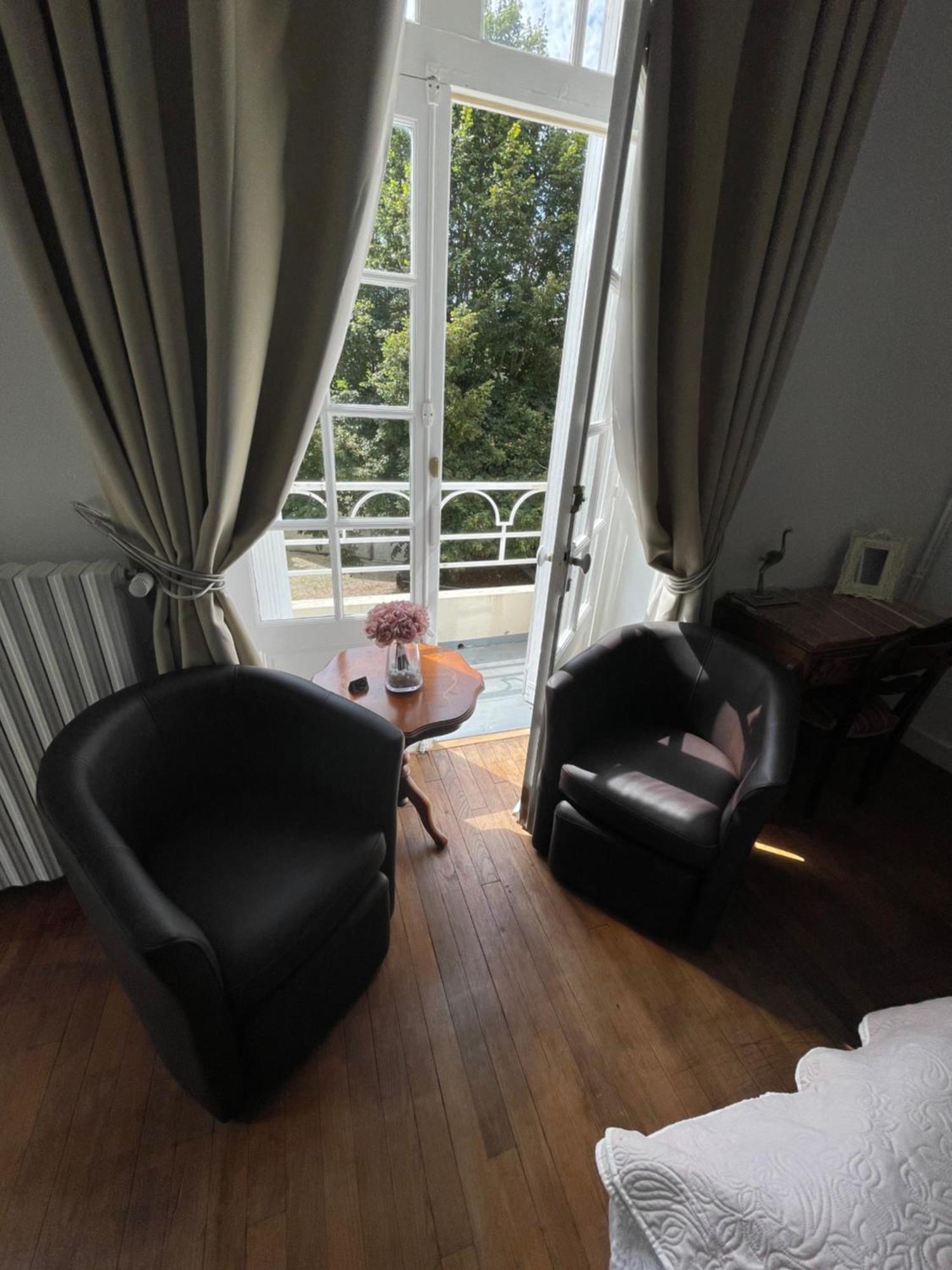 Vue Du Chateau D'Excideuil En Chambres エクステリア 写真
