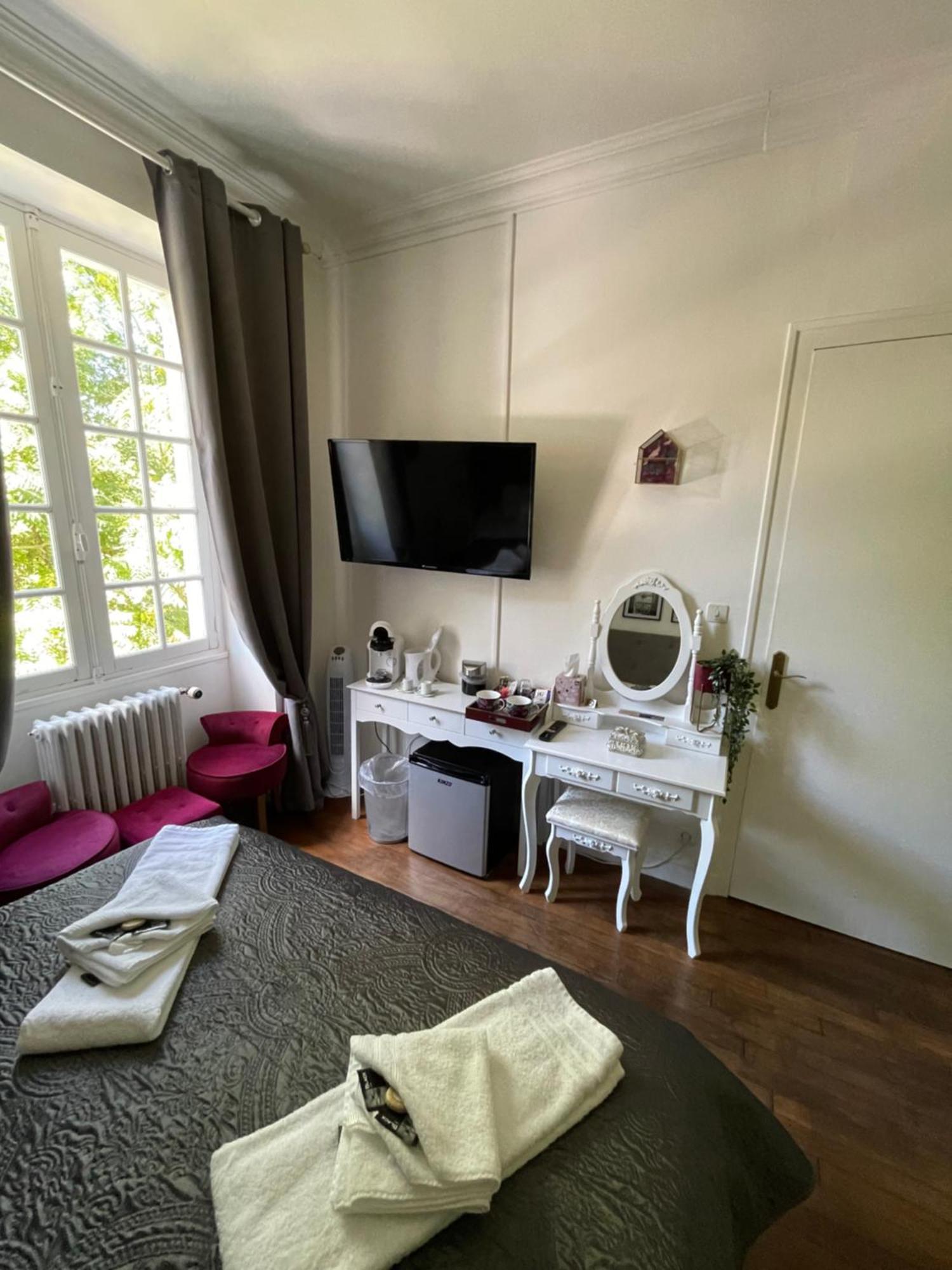 Vue Du Chateau D'Excideuil En Chambres エクステリア 写真