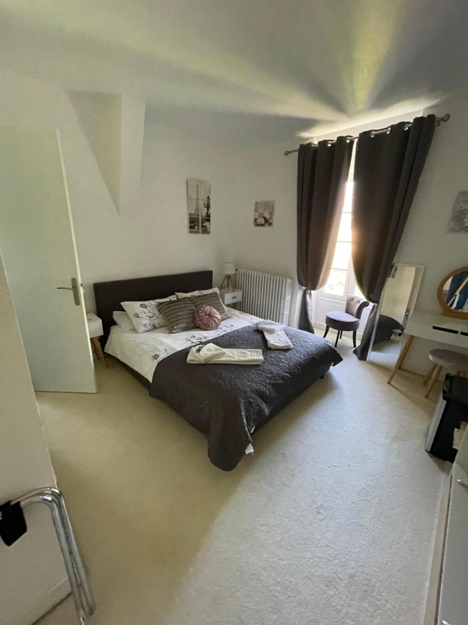 Vue Du Chateau D'Excideuil En Chambres エクステリア 写真