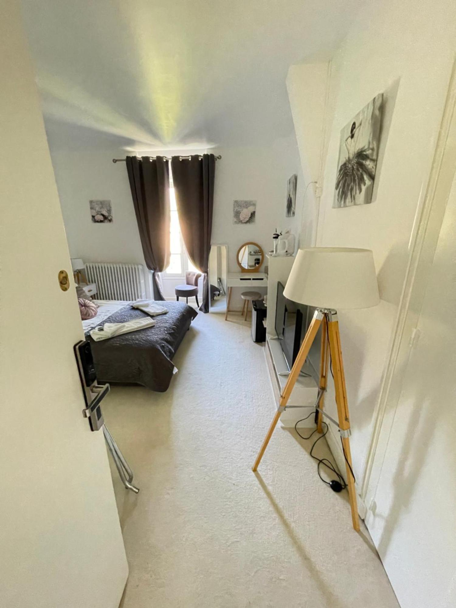 Vue Du Chateau D'Excideuil En Chambres エクステリア 写真