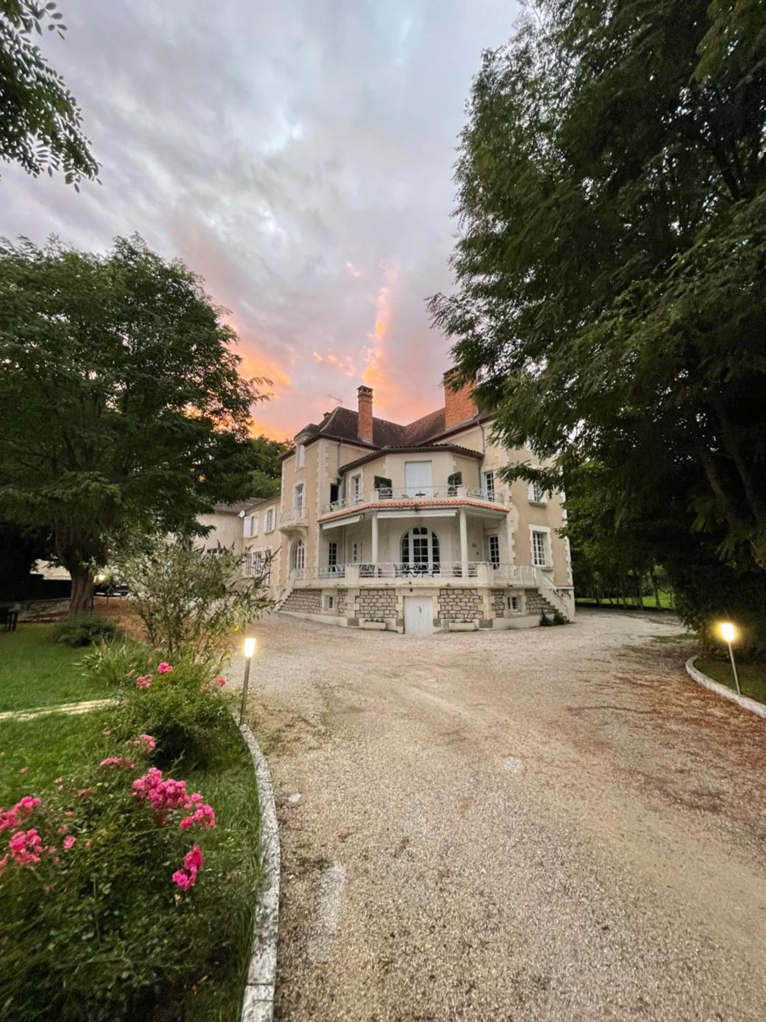 Vue Du Chateau D'Excideuil En Chambres エクステリア 写真